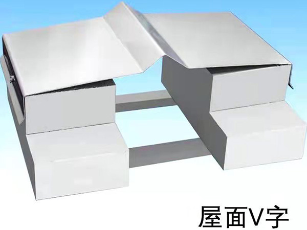 济南结构拉缝板由铝合金型材或不锈钢板制成